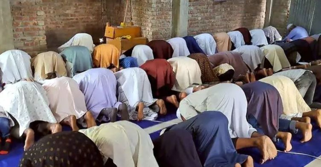 সৌদি আরবের সঙ্গে মিল রেখে সাতক্ষীরার একাধিক গ্রামে ঈদুল ফিতর উদযাপন