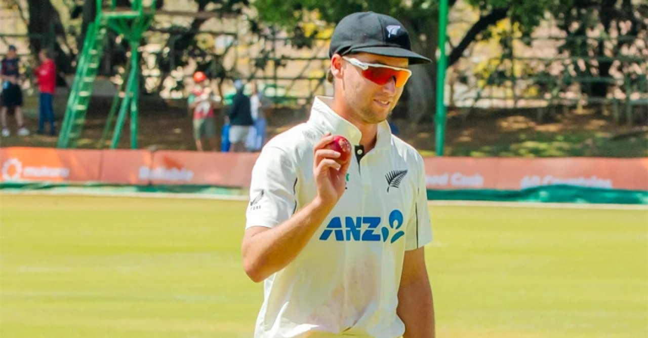 অভিষেকেই রেকর্ডবইয়ে ২৩ বছরের জাকারি ফকস