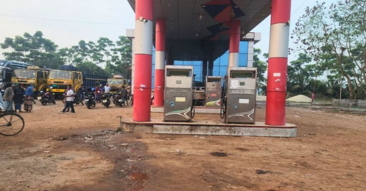 তেল না দেওয়ায় পাম্প ম্যানেজারকে ট্রাক চাপায় হত্যার অভিযোগ