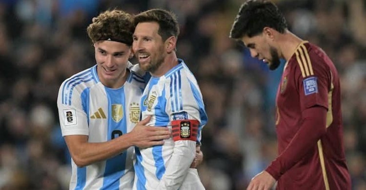 জোড়া গোলে ঘরের মাঠে শেষ বিশ্বকাপ বাছাই ম্যাচ রাঙালেন মেসি