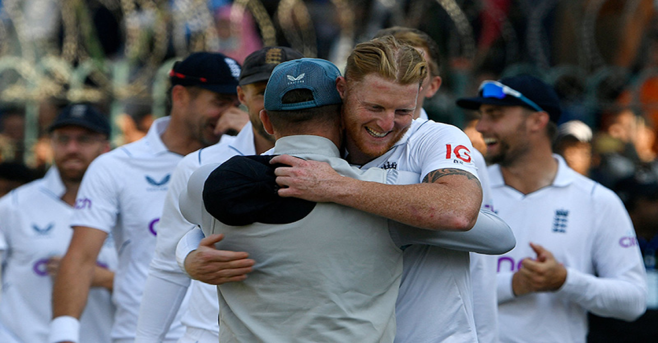 বিতর্কিত আম্পায়ারিং শেষে ইংল্যান্ডের রোমাঞ্চকর জয়