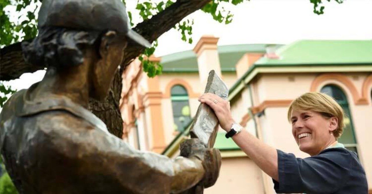 প্রথম নারী ক্রিকেটার হিসেবে ‘লেজেন্ড’ মর্যাদা বেলিন্ডা ক্লার্কের