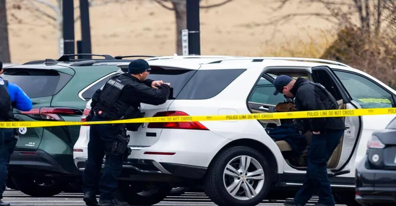 ওয়াশিংটনে শটগানসহ ১৮ বছরের তরুণ আটক