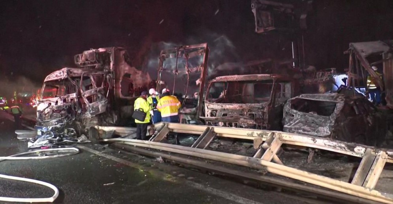 জাপানে দুর্ঘটনার কবলে ৫০টিরও বেশি গাড়ি, নিহত ২