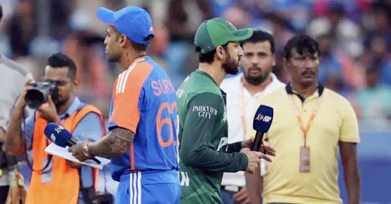 ভারতের আচরণে হতাশ পাকিস্তান, হাত না মেলানোর কারণ জানালেন সূর্য