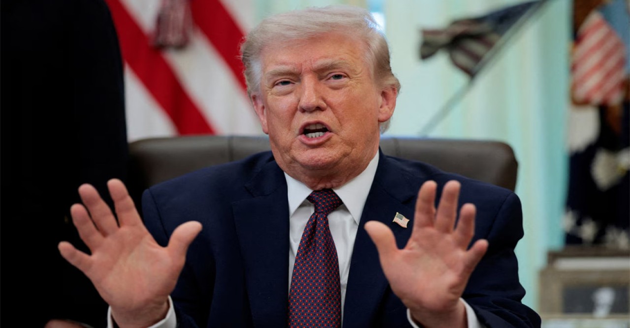 হরমুজে মাইন বসাতে দেখলেই গুলির নির্দেশ ট্রাম্পের