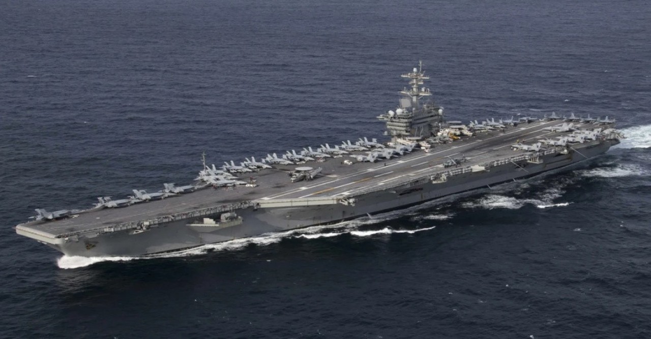 মার্কিন রণতরী আব্রাহাম লিংকনে ১০০ ক্ষেপণাস্ত্র হামলা ইরানের