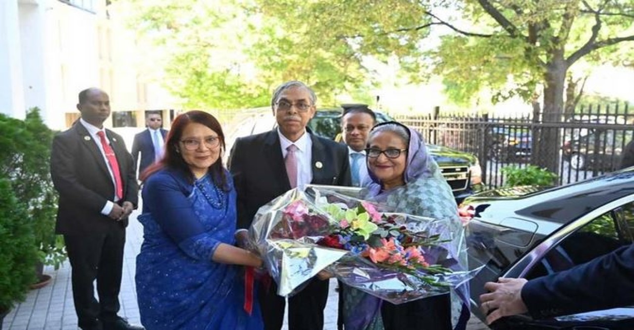 ওয়াশিংটন ডিসিতে বাংলাদেশ দূতাবাস পরিদর্শন করেছেন প্রধানমন্ত্রী