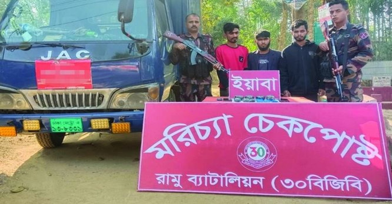 এবার ‘পাঠাও’ কুরিয়ারের ভ্যান থেকে ইয়াবার চালান উদ্ধার