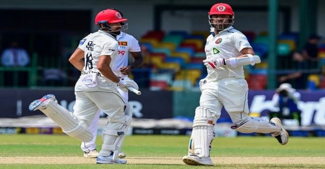 চাচা-ভাতিজার ব্যাটে লড়াইয়ে ফিরল আফগানিস্তান