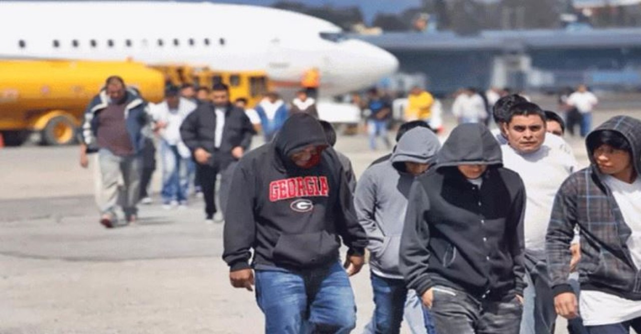 ৪২,৩০০ জন নথিবিহীন রেস্তোরাঁ কর্মী নিউইয়র্কের ৬ লাখ ৭০ হাজার বাসিন্দা অবৈধ