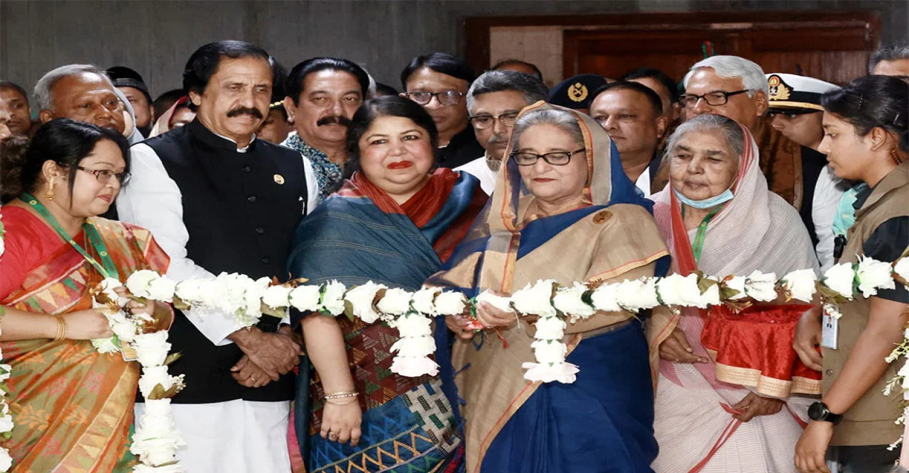 আওয়ামী লীগ সরকার গণতন্ত্রের ধারাবাহিকতা চায় : প্রধানমন্ত্রী