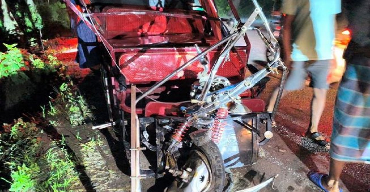 দুই বান্ধবী নাস্তা খেয়ে ফেরার পথে সড়কে প্রাণ গেল এক বান্ধবীর