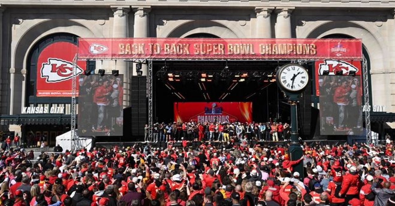 জয়ের আনন্দ রুপ নেয় বিষাদে