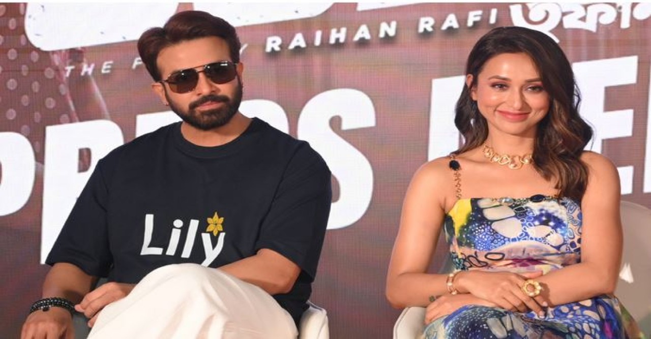 কলকাতায় শাকিবের তুফান, শুভেচ্ছা জানালেন প্রসেনজিৎ, দেব ও শুভশ্রীরা