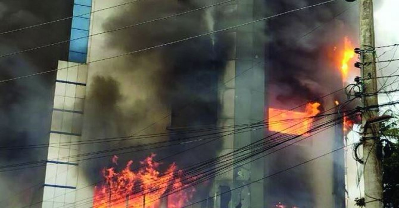 যশোরে শাহীন চাকলাদারের হোটেলে অগ্নিসংযোগ, নিহত ১৩