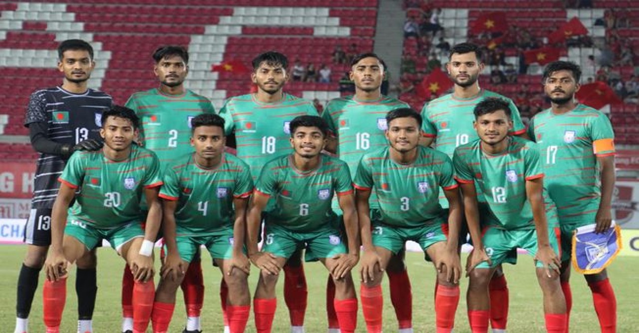 গোলরক্ষকের হাস্যকর ভুলের পর বড় হার বাংলাদেশের