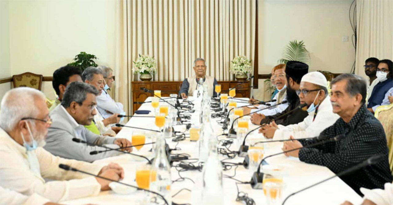 বিএনপি-জামায়াত-এনসিপির সঙ্গে বৈঠকে প্রধান উপদেষ্টা