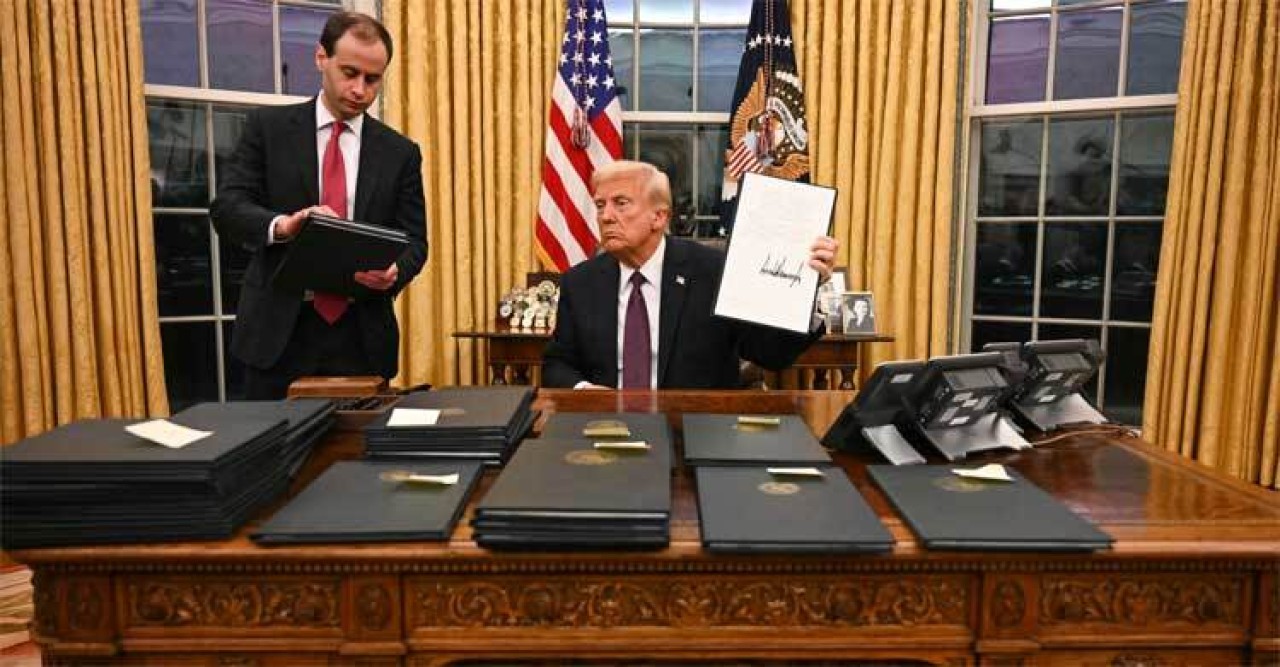 দ. আফ্রিকায় সহায়তা বন্ধ, শ্বেতাঙ্গদের পুনর্বাসনের প্রস্তাব দিলেন ট্রাম্প