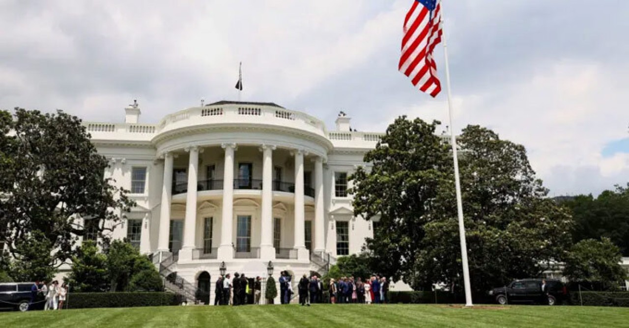 সিচুয়েশন রুমে শীর্ষ সামরিক কর্মকর্তাদের সঙ্গে বৈঠকে ট্রাম্প