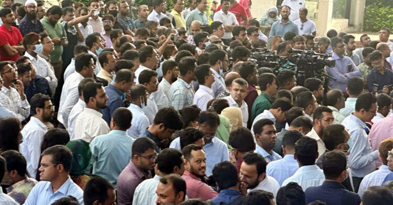 নির্দেশনা উপেক্ষা করেই কর্মসূচি পালনের ঘোষণা এনবিআর ঐক্য পরিষদের