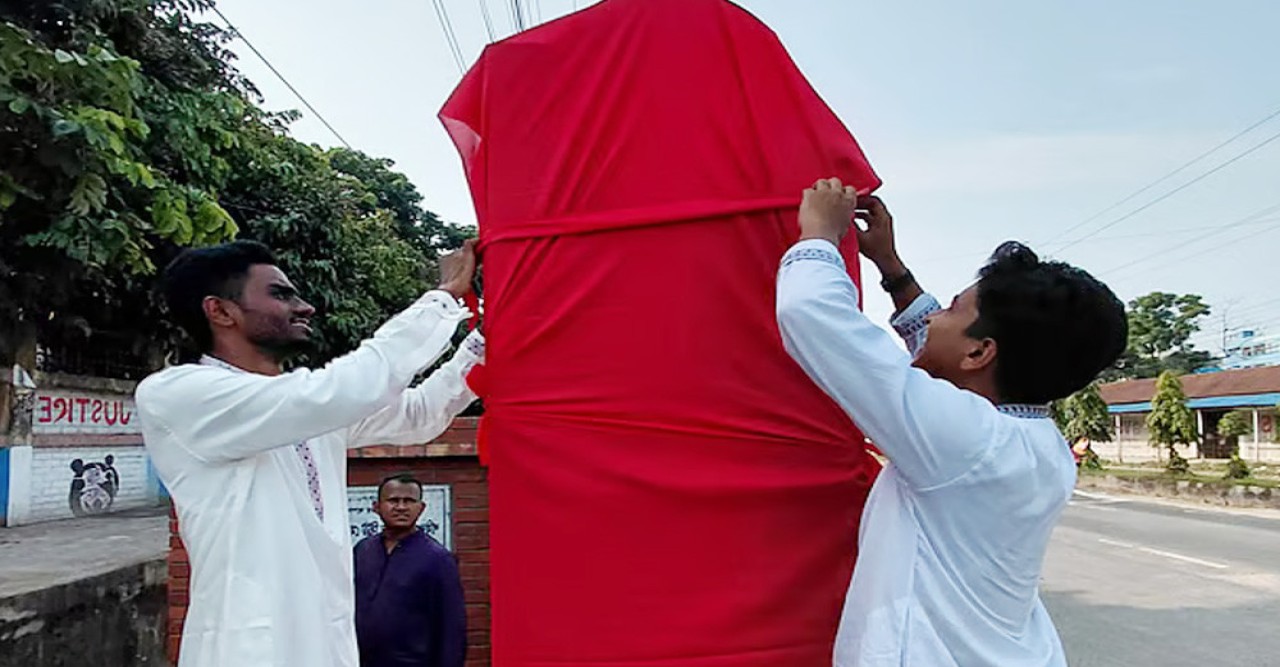শহীদ আবু সাঈদের ‘স্ট্রিট মেমোরি স্ট্যাম্পে’ ভুল, ঢেকে দিলেন শিক্ষার্থীরা