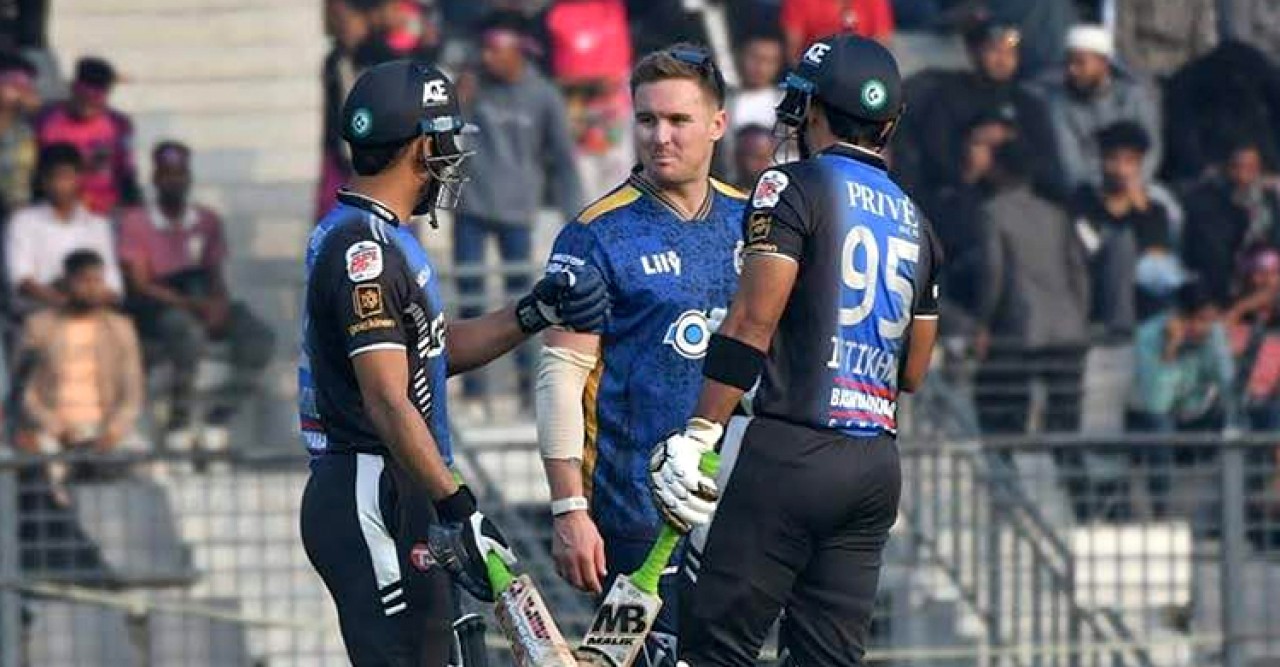 হেরেই চলেছে শাকিব খানের ঢাকা, টানা পঞ্চম জয় রংপুরের