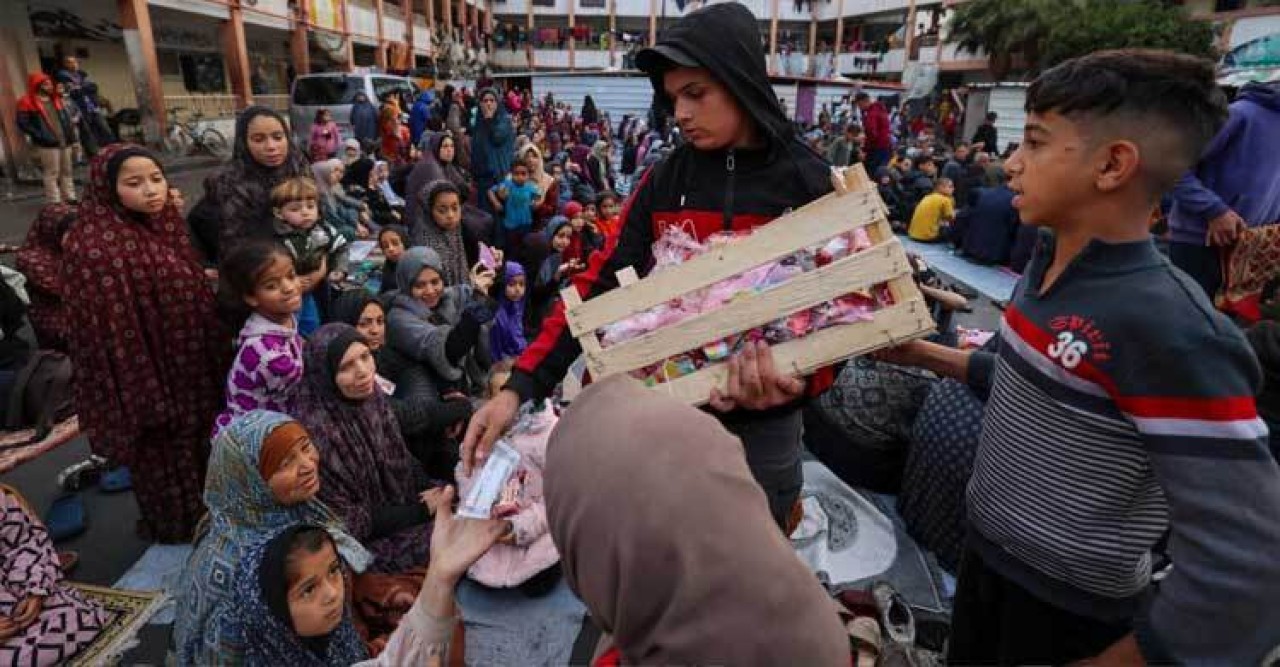 রমজানে গাজায় পণ্য প্রবেশ বন্ধ করে ইসরায়েলের ‘ব্ল্যাকমেইল’
