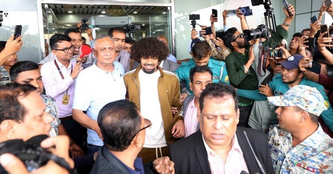 ৮ নম্বর জার্সি পরে খেলতে চান হামজা চৌধুরী