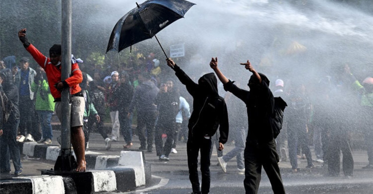 ইন্দোনেশিয়ায় বিক্ষোভ অব্যাহত থাকায় প্রেসিডেন্টের চীন সফর বাতিল