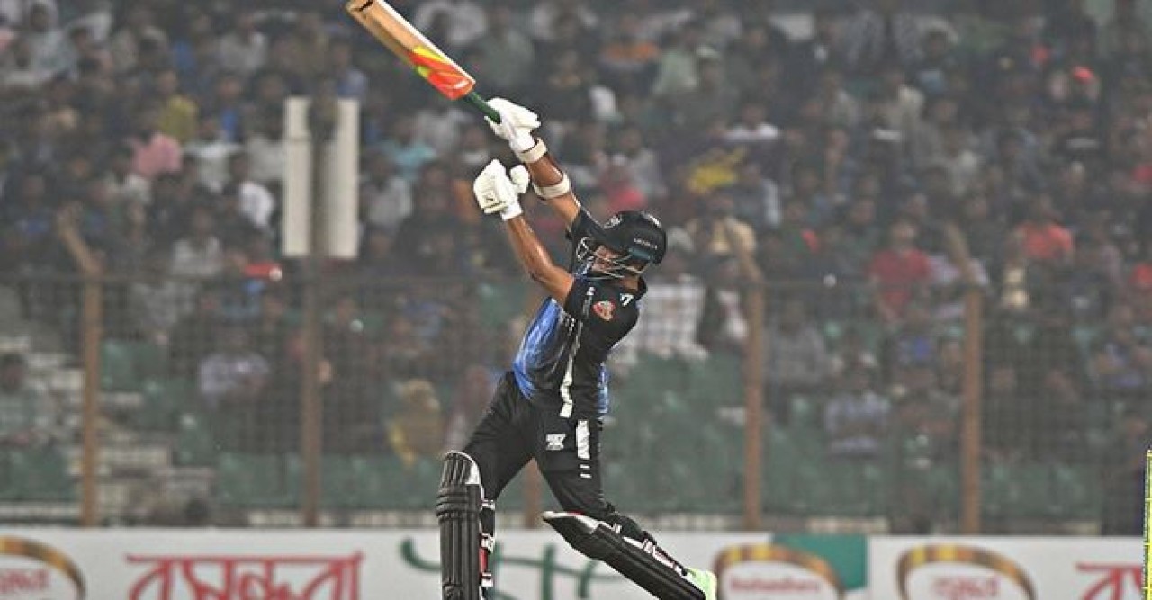 চট্টগ্রামকে হারিয়ে সবার আগে সেরা চার নিশ্চিত করল রংপুর