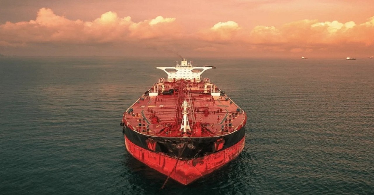 অকটেন-ফার্নেস অয়েল নিয়ে কাল চট্টগ্রামে আসছে আরো দুই জাহাজ