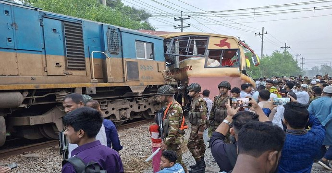 কুমিল্লায় বাস-ট্রেন সংঘর্ষ : গাফিলতির প্রমাণ পেয়েছে তদন্ত কমিটি