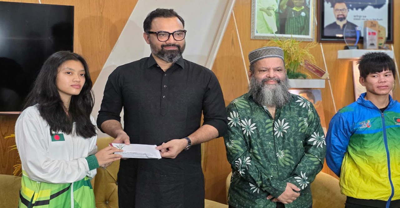 খেলাধুলাকে পেশা হিসেবে প্রতিষ্ঠা করতে চায় বিএনপি : আমিনুল হক