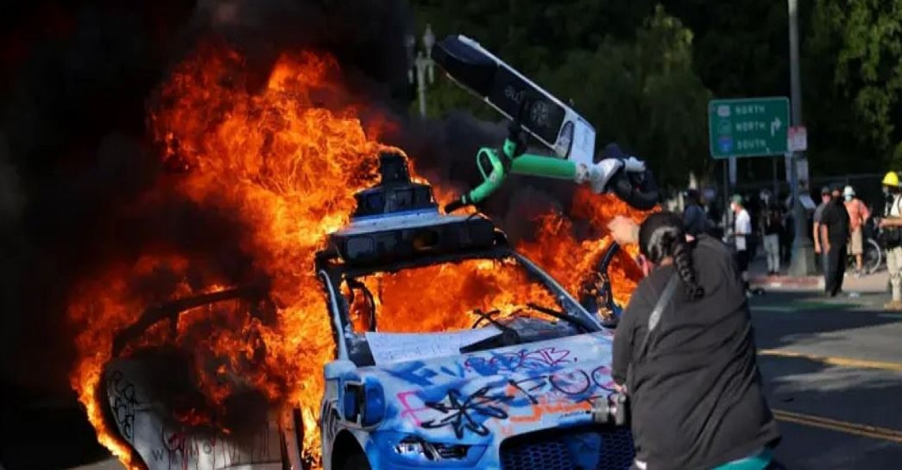 অভিবাসী গ্রেফতারের গুজবে যেভাবে উত্তাল হয়ে উঠলো লস অ্যাঞ্জেলেস