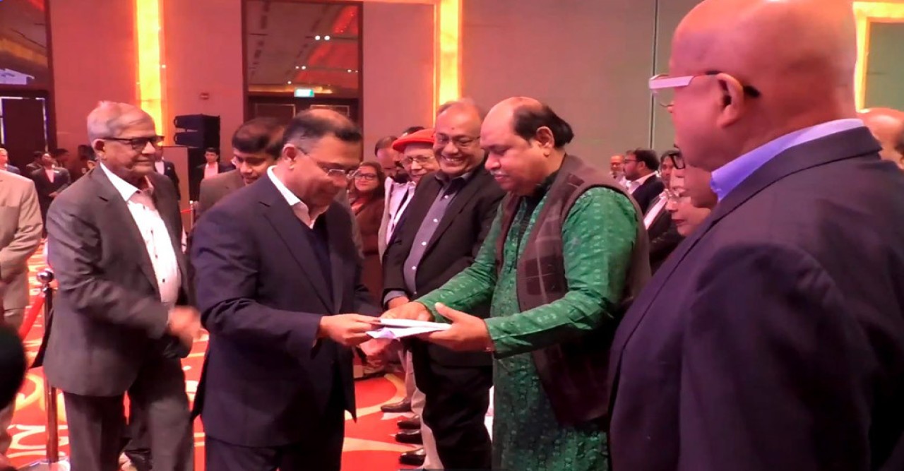 সাংবাদিকদের সঙ্গে তারেক রহমানের শুভেচ্ছা বিনিময়