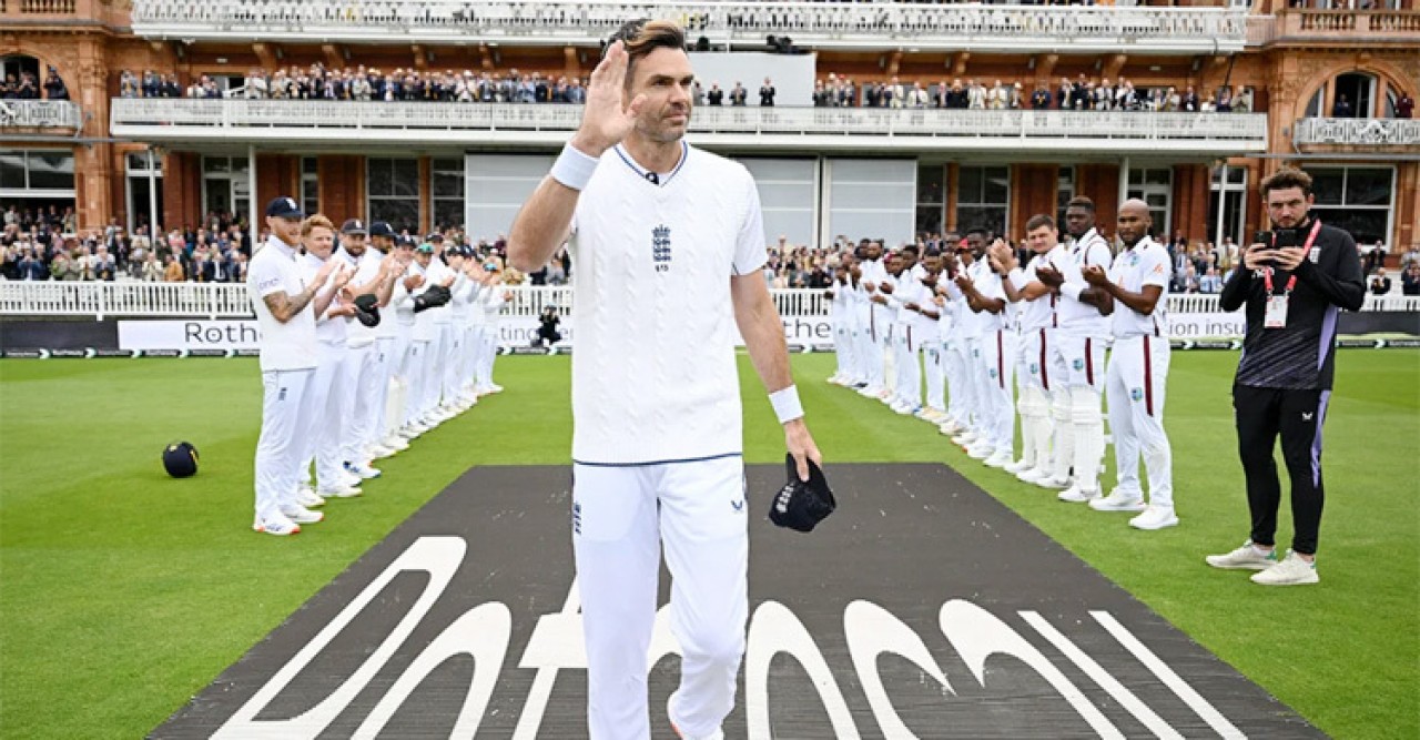 অ্যান্ডারসনের বিদায়ী টেস্টে ইনিংস ব্যবধানে জয় ইংল্যান্ডের