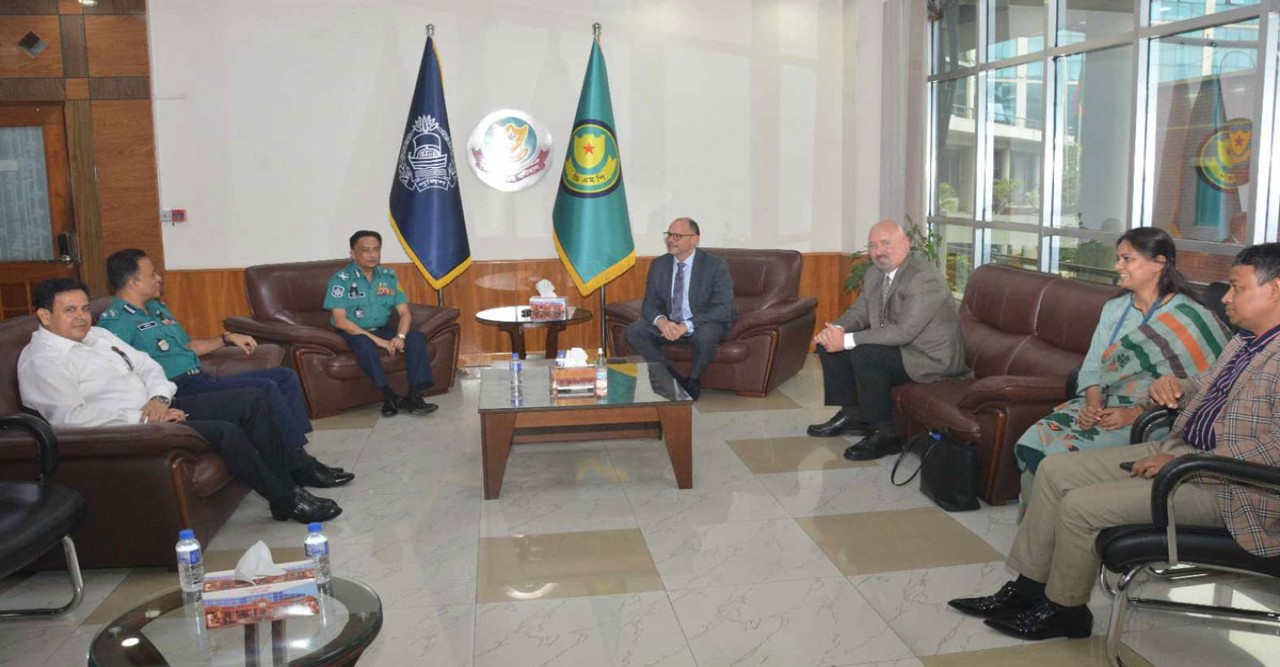 ডিএমপি কমিশনারের সঙ্গে পিটার হাসের সৌজন্য সাক্ষাৎ