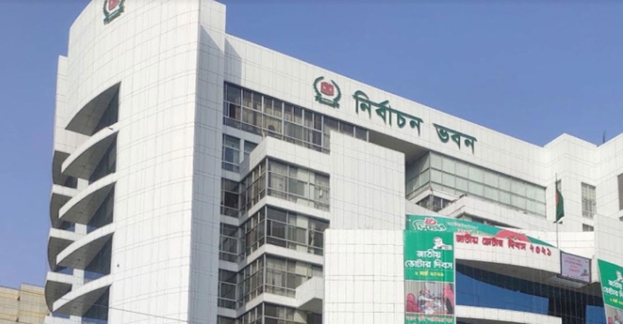 নির্বাচনের আগে দুই দেশের প্রবাসীদের ভোটার করবে ইসি