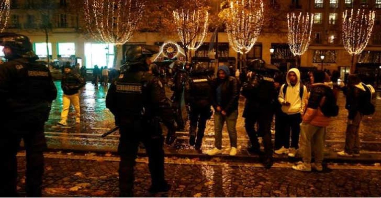 ফ্রান্সে শহরে শহরে রাতভর ব্যাপক সংঘর্ষ