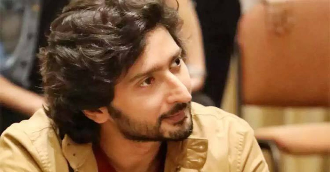 শুটিংয়ের সময় মেরুদণ্ড ভেঙেছে অভিনেতার