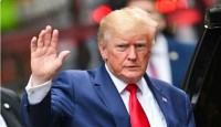 নির্বাচনের আগে আদালত ও প্রচারণায় ট্রাম্পের ঘুরপাক