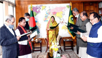 শপথ নিলেন নবনির্বাচিত ৬ সংসদ সদস্য