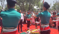 ফুলেল শ্রদ্ধার সঙ্গে গার্ড অব অনারে ডা. জাফরুল্লাহকে সম্মাননা