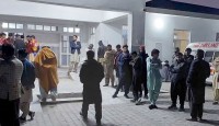 পাকিস্তানে যাত্রীবাহী গাড়িতে বন্দুক হামলায় নিহতের সংখ্যা বেড়ে ৪২