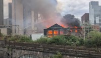 ম্যানচেস্টারে ভয়াবহ অগ্নিকাণ্ড, ট্রেন চলাচল বন্ধ
