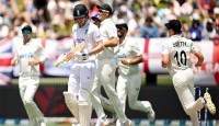 ইংল্যান্ডকে ১৪৩ রানে গুটিয়ে বড় লিডের পথে নিউজিল্যান্ড