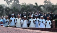 স্বাধীনতা দিবসে স্মৃতিসৌধে বিরোধীদলীয় নেতার শ্রদ্ধা