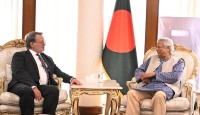 অপতথ্য রোধে মার্কিন সিনেটরের সাহায্য চাইলেন প্রধান উপদেষ্টা