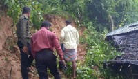 বান্দরবানে পাহাড় ধসে মা-মেয়ে নিহত